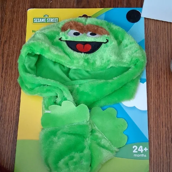 Sesame Street Fuzzy Green Character Hat - Picture 1 of 3